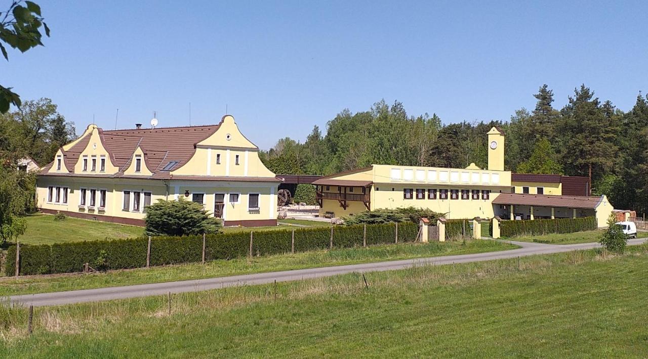 אפרטהוטל Veselí nad Lužnicí Blatsky Dvur מראה חיצוני תמונה